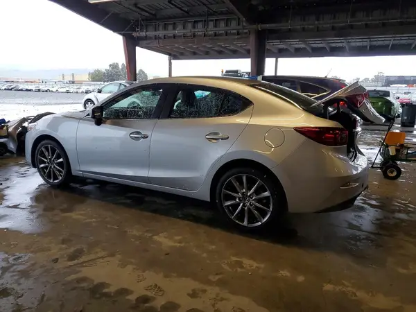 3MZBN1V34JM214164 2018 MAZDA 3 - Image 2