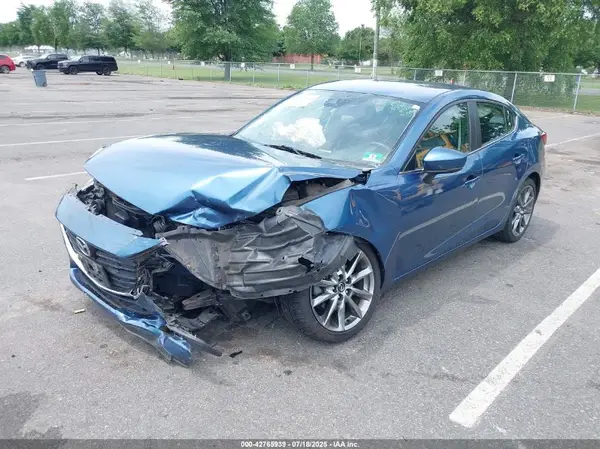 3MZBN1V34JM214763 2018 MAZDA 3 - Image 2