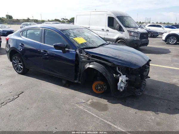 3MZBN1V34JM222748 2018 MAZDA 3 - Image 1