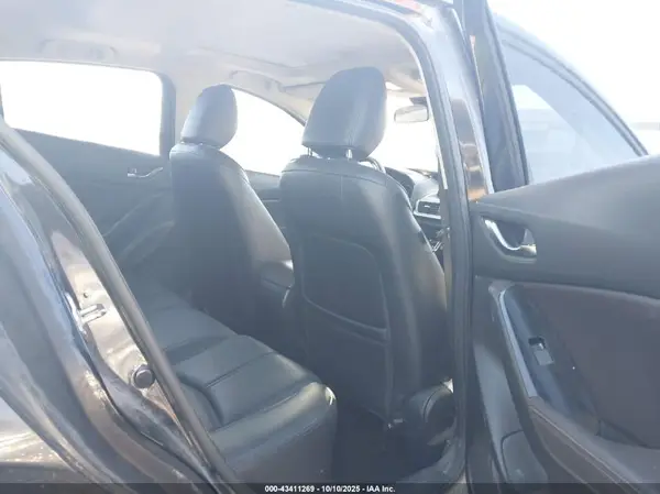 3MZBN1V34JM230025 2018 MAZDA 3 - Image 8