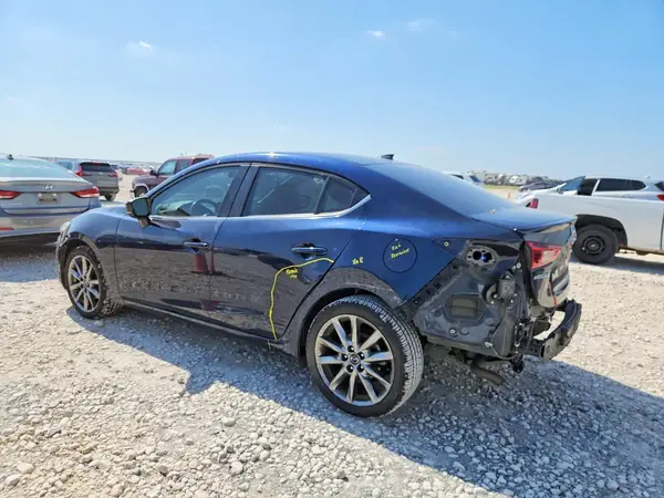 3MZBN1V34JM238884 2018 MAZDA 3 - Image 2