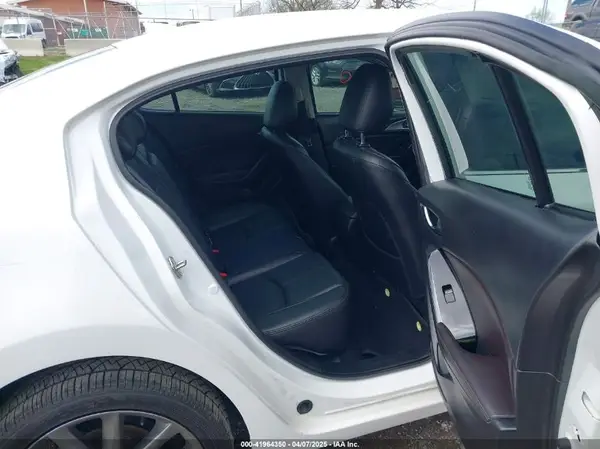 3MZBN1V34JM241414 2018 MAZDA 3 - Image 8