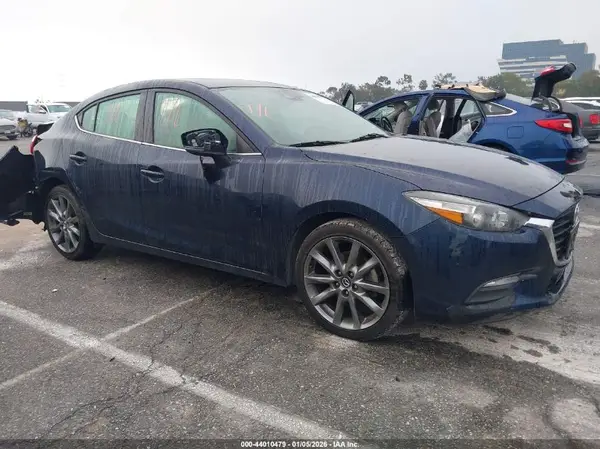 3MZBN1V34JM253613 2018 MAZDA 3 - Image 1