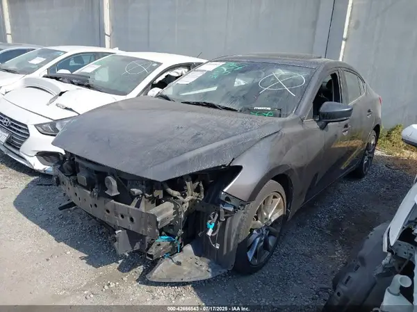 3MZBN1V34JM260352 2018 MAZDA 3 - Image 2