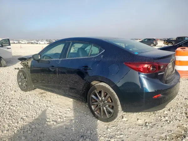 3MZBN1V34JM263395 2018 MAZDA 3 - Image 2