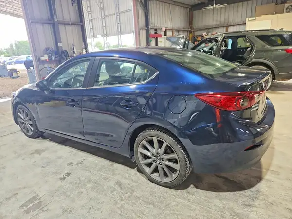 3MZBN1V34JM271867 2018 MAZDA 3 - Image 2