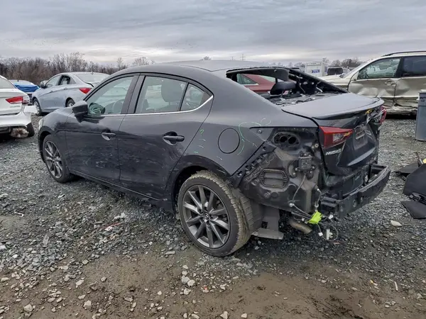 3MZBN1V35JM158624 2018 MAZDA 3 - Image 2