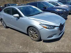 3MZBN1V35JM170272 2018 MAZDA 3