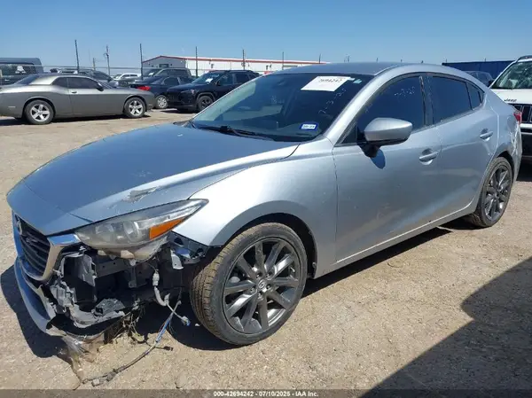 3MZBN1V35JM182065 2018 MAZDA 3 - Image 2