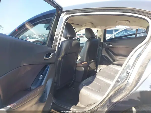 3MZBN1V35JM201505 2018 MAZDA 3 - Image 8