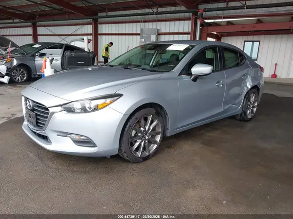 3MZBN1V35JM201908 2018 MAZDA 3 - Image 2
