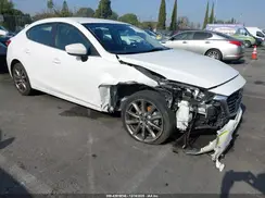 3MZBN1V35JM202136 2018 MAZDA 3