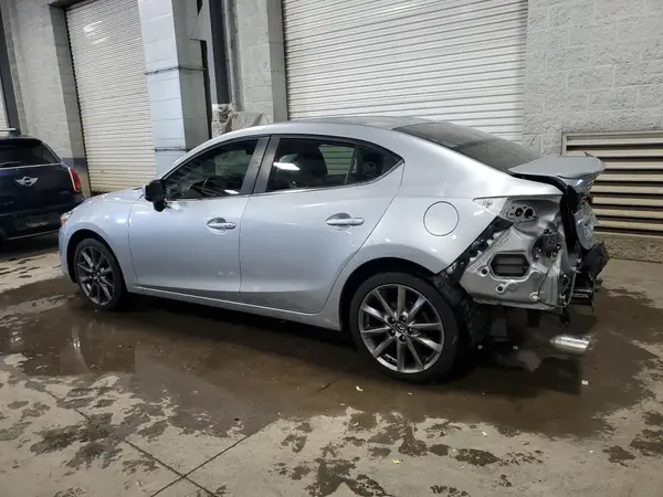 3MZBN1V35JM205523 2018 MAZDA 3 - Image 2