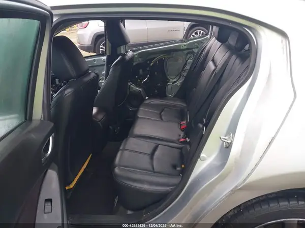 3MZBN1V35JM209877 2018 MAZDA 3 - Image 8