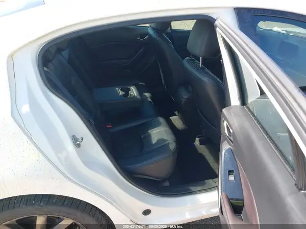 3MZBN1V35JM210544 2018 MAZDA 3 - Image 8