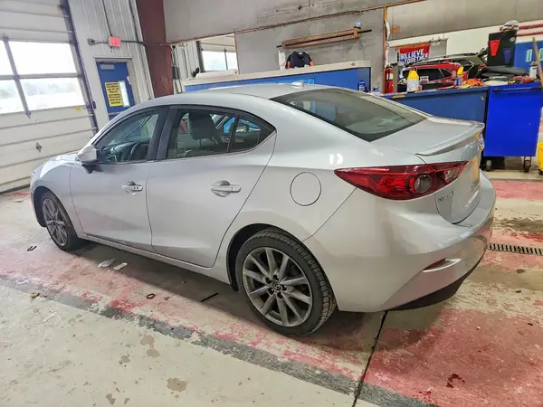3MZBN1V35JM211970 2018 MAZDA 3 - Image 2