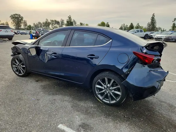3MZBN1V35JM218238 2018 MAZDA 3 - Image 2