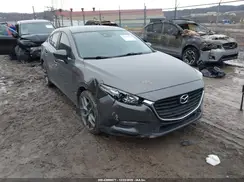 3MZBN1V35JM226243 2018 MAZDA 3