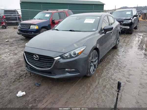 3MZBN1V35JM226243 2018 MAZDA 3 - Image 2