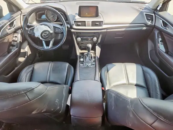 3MZBN1V35JM240157 2018 MAZDA 3 - Image 8
