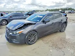 3MZBN1V35JM256102 2018 MAZDA 3