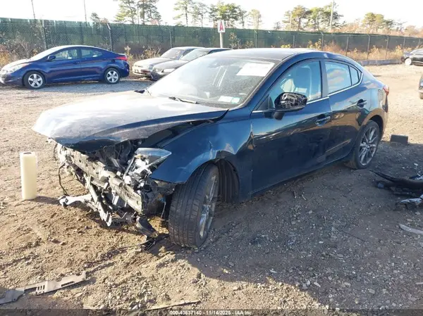 3MZBN1V35JM258819 2018 MAZDA 3 - Image 2