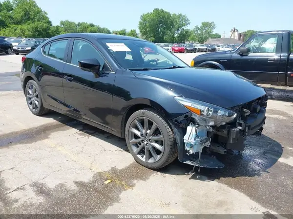 3MZBN1V35JM259226 2018 MAZDA 3 - Image 1