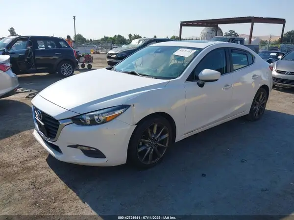 3MZBN1V35JM259744 2018 MAZDA 3 - Image 2