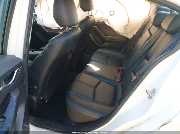 3MZBN1V35JM259744 2018 MAZDA 3 - Image 8