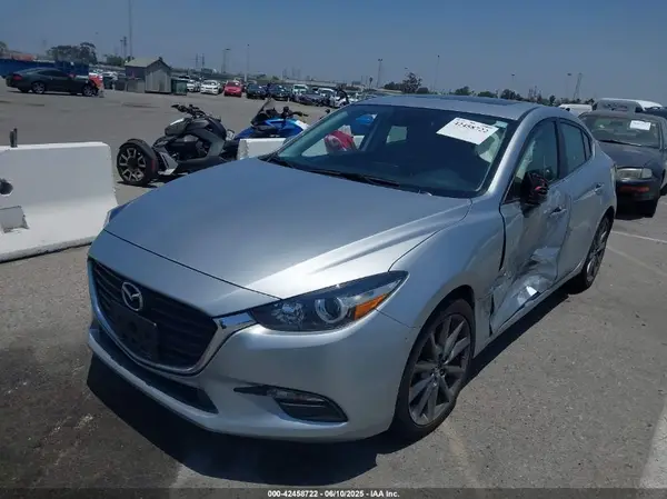 3MZBN1V35JM272638 2018 MAZDA 3 - Image 2