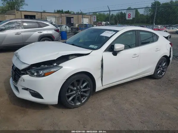 3MZBN1V36JM165209 2018 MAZDA 3 - Image 2