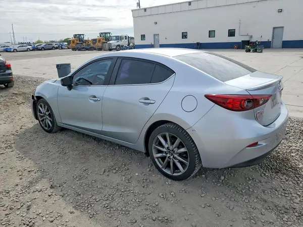 3MZBN1V36JM180471 2018 MAZDA 3 - Image 2