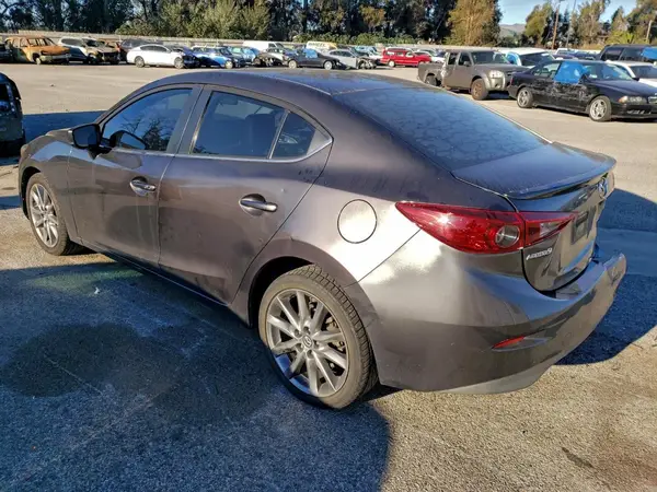 3MZBN1V36JM184262 2018 MAZDA 3 - Image 2