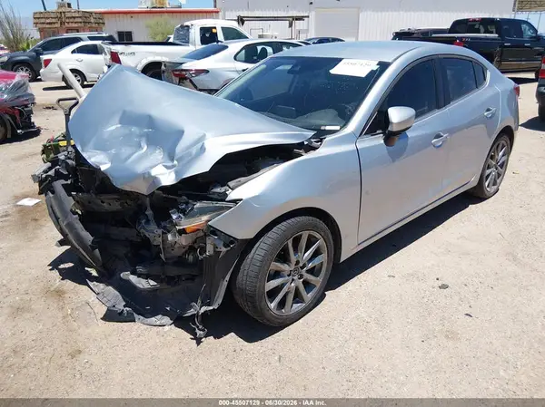 3MZBN1V36JM189056 2018 MAZDA 3 - Image 2