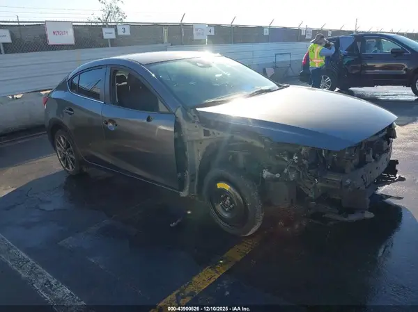 3MZBN1V36JM189686 2018 MAZDA 3 - Image 1