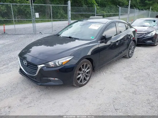3MZBN1V36JM202498 2018 MAZDA 3 - Image 2