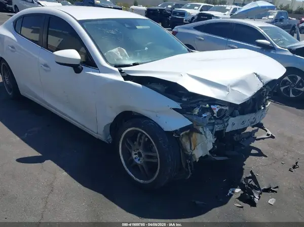 3MZBN1V36JM203294 2018 MAZDA 3 - Image 1