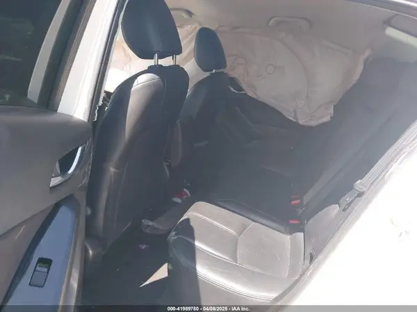 3MZBN1V36JM203294 2018 MAZDA 3 - Image 8