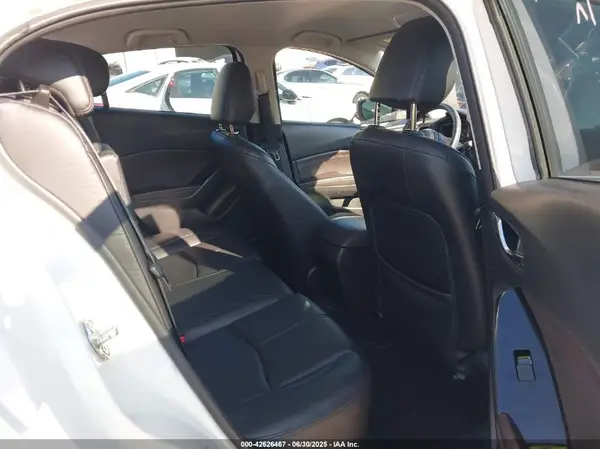 3MZBN1V36JM203943 2018 MAZDA 3 - Image 8