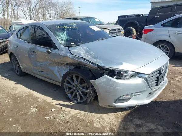 3MZBN1V36JM205904 2018 MAZDA 3 - Image 1