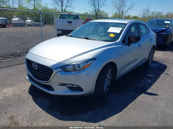 3MZBN1V36JM217082 2018 MAZDA 3 - Image 2