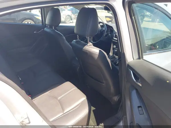 3MZBN1V36JM217082 2018 MAZDA 3 - Image 8