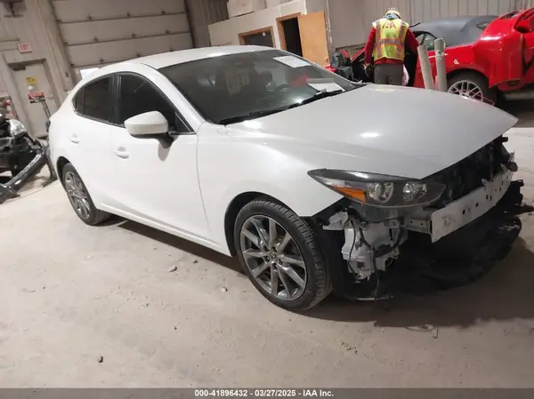 3MZBN1V36JM221682 2018 MAZDA 3 - Image 1
