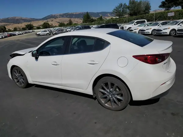 3MZBN1V36JM244802 2018 MAZDA 3 - Image 2