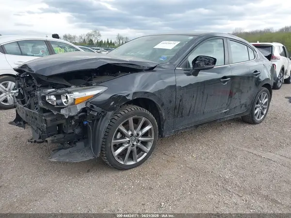 3MZBN1V36JM247053 2018 MAZDA 3 - Image 2