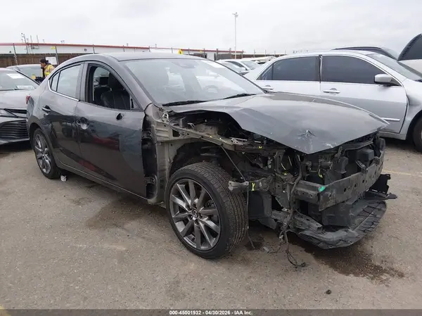 3MZBN1V36JM252432 2018 MAZDA 3 - Image 1