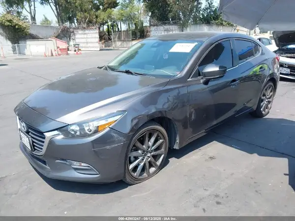 3MZBN1V36JM262619 2018 MAZDA 3 - Image 2