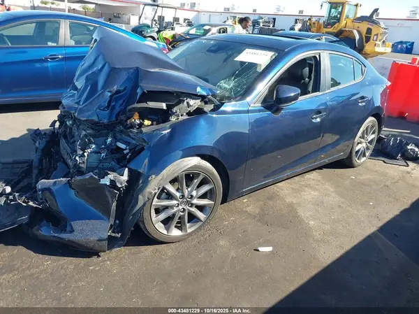 3MZBN1V36JM262913 2018 MAZDA 3 - Image 2