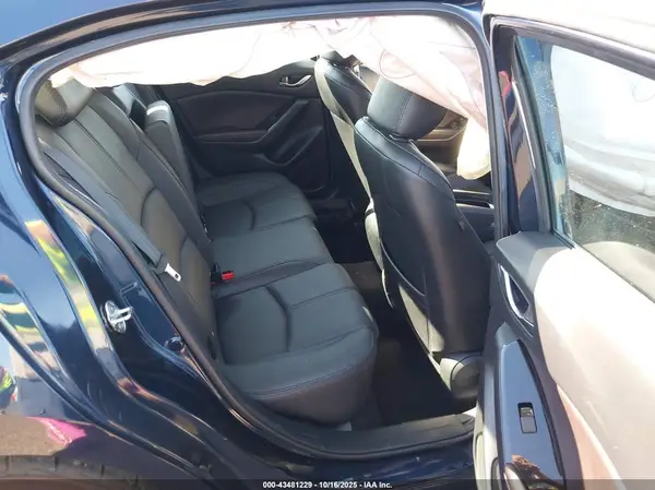 3MZBN1V36JM262913 2018 MAZDA 3 - Image 8