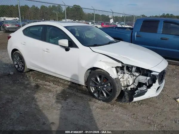 3MZBN1V36JM276973 2018 MAZDA 3 - Image 1